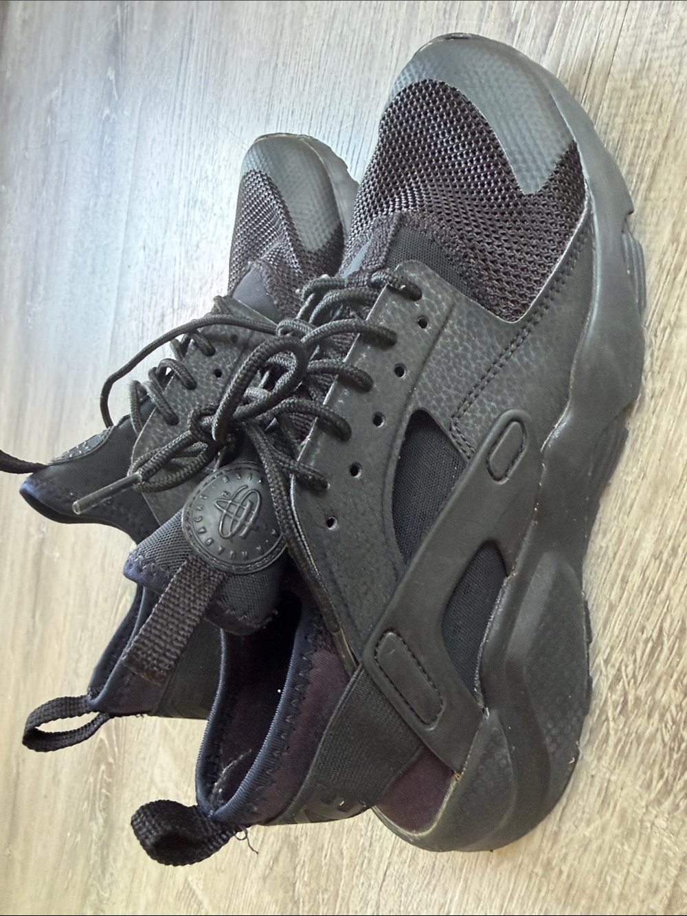 Boys 6.5 youth Nike Air Black Athletic Lace-Up Sneakers - Breathable Mesh